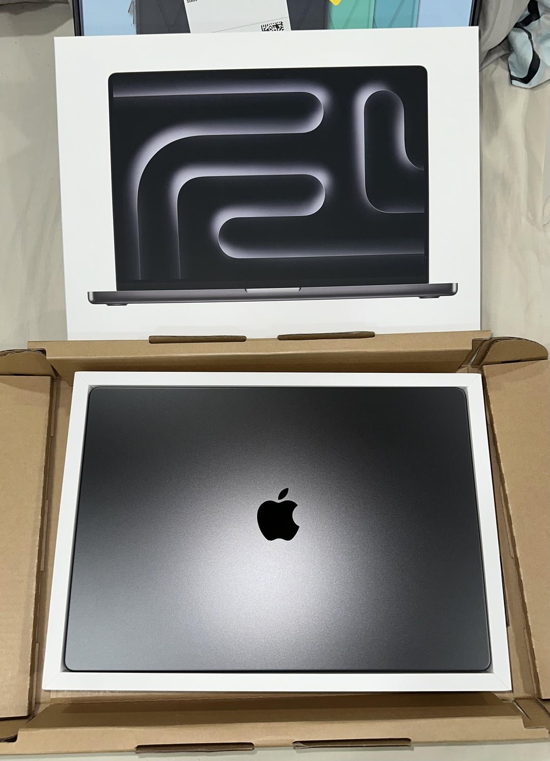 MacBook Pro Laptop - Image 7