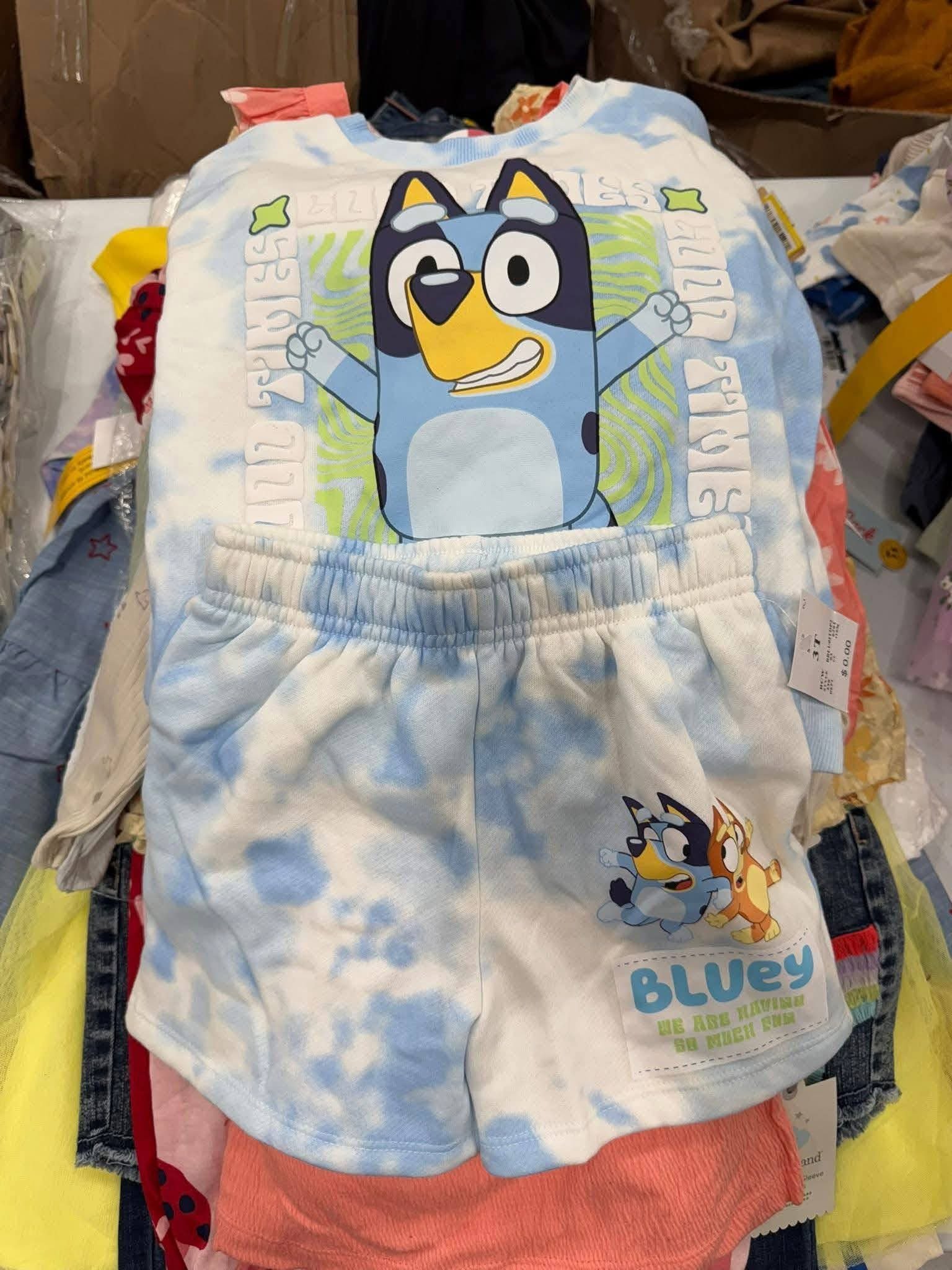 Kids Clothes Pallets - Image 9